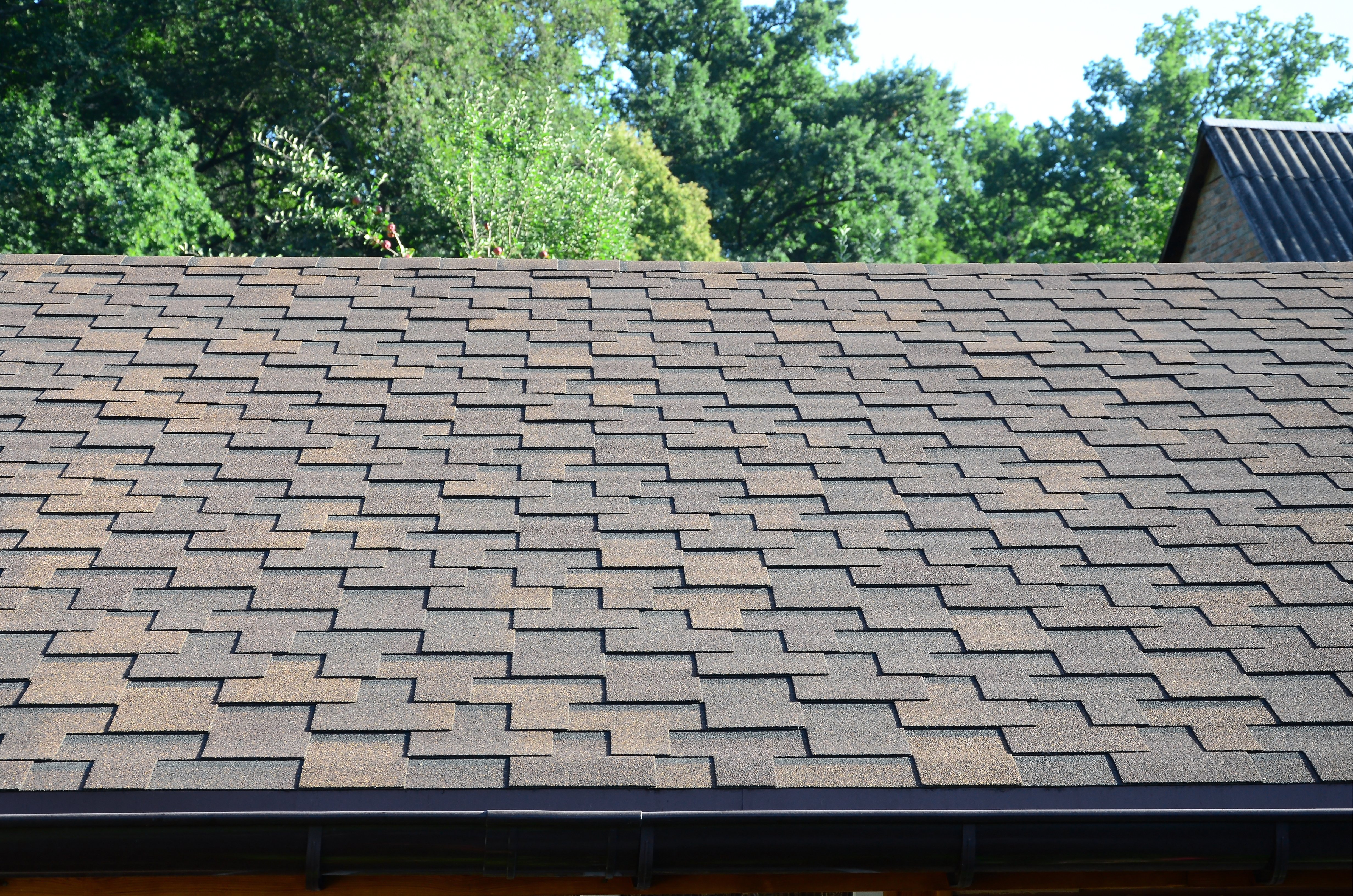 https://www.caremorstairlifts.co.uk/wp-content/uploads/2024/08/img-168601-modern-shingle-roof.jpg
